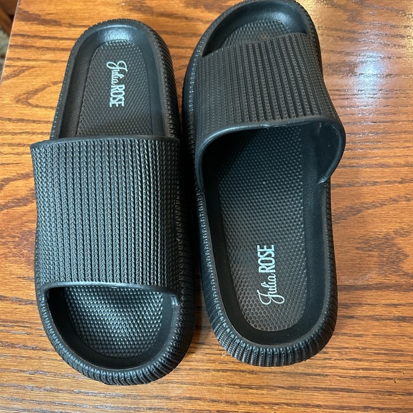 Julia Rose Cloud Slides. Size 40-41. - Picture 3 of 3